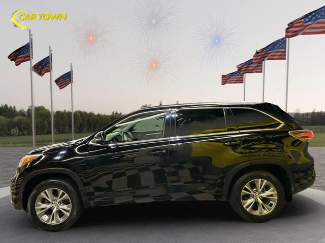 Photo of 2015 Attitude Black Metallic Toyota Highlander