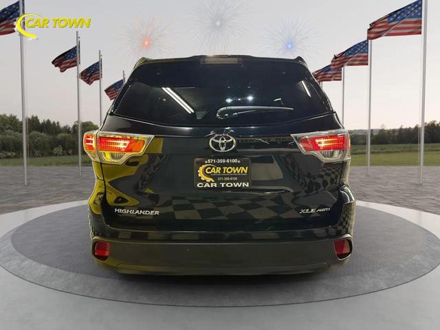 Photo of 2015 Attitude Black Metallic Toyota Highlander
