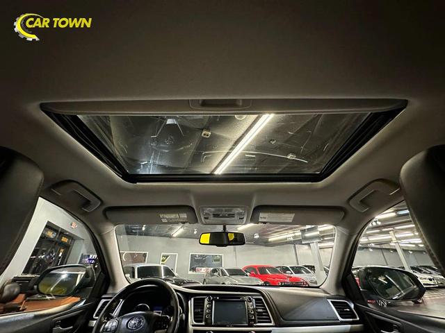 Photo of 2015 Attitude Black Metallic Toyota Highlander
