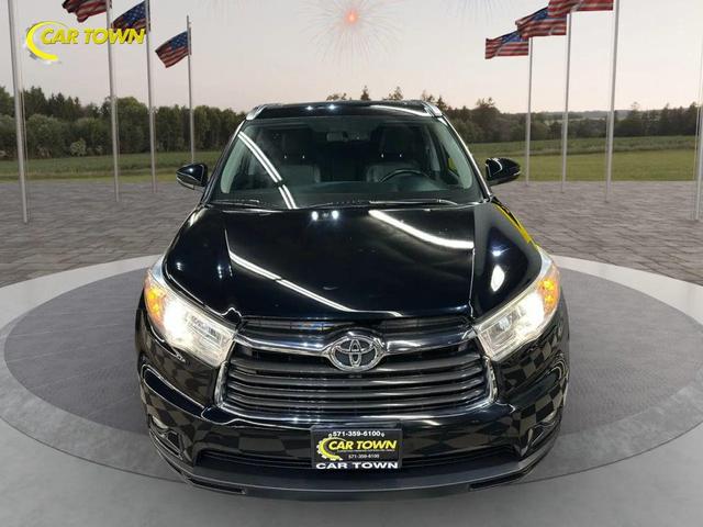 Photo of 2015 Attitude Black Metallic Toyota Highlander