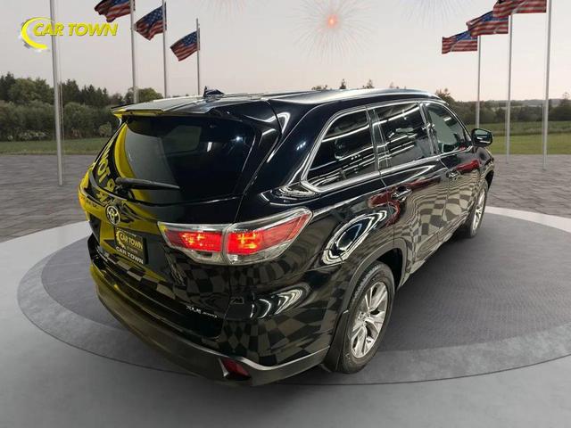 Photo of 2015 Attitude Black Metallic Toyota Highlander