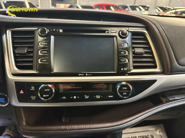 Photo of 2015 Attitude Black Metallic Toyota Highlander