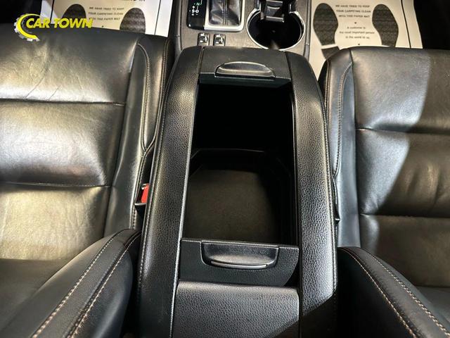 Photo of 2015 Attitude Black Metallic Toyota Highlander