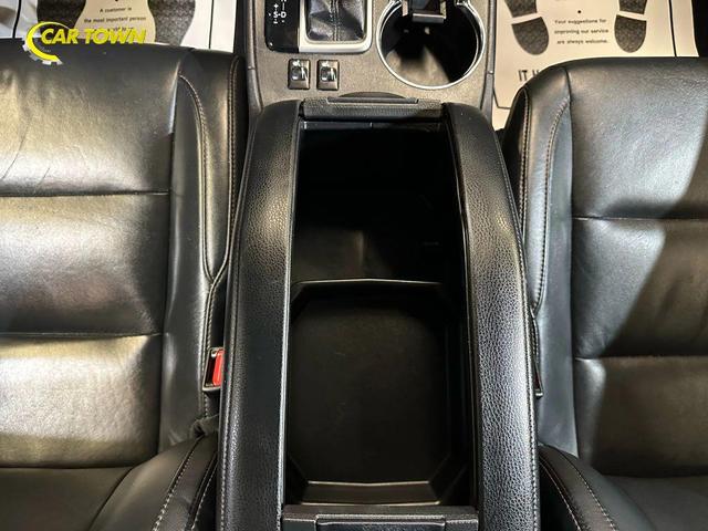 Photo of 2015 Attitude Black Metallic Toyota Highlander