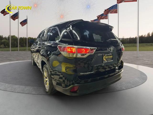 Photo of 2015 Attitude Black Metallic Toyota Highlander