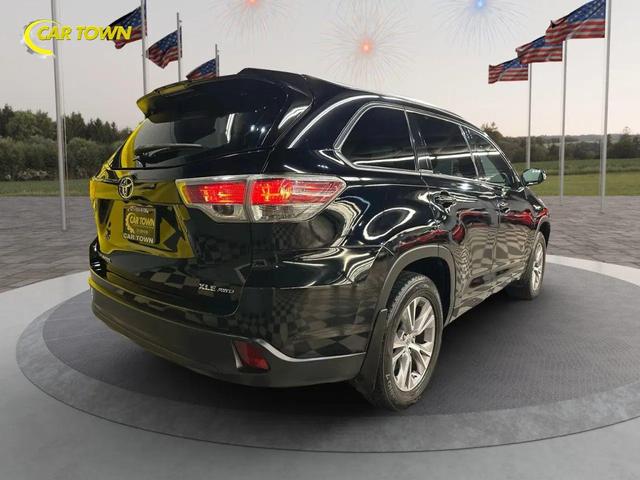 Photo of 2015 Attitude Black Metallic Toyota Highlander