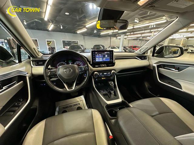 Photo of 2019 Gray Toyota RAV4