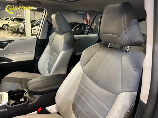 Photo of 2019 Gray Toyota RAV4