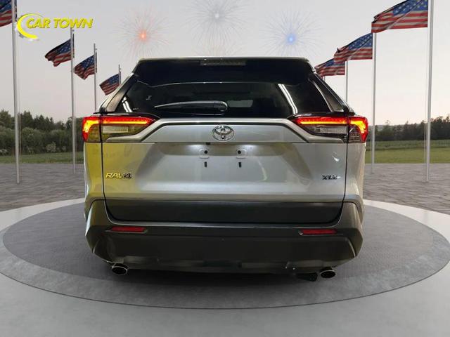 Photo of 2019 Gray Toyota RAV4