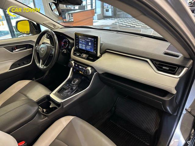 Photo of 2019 Gray Toyota RAV4