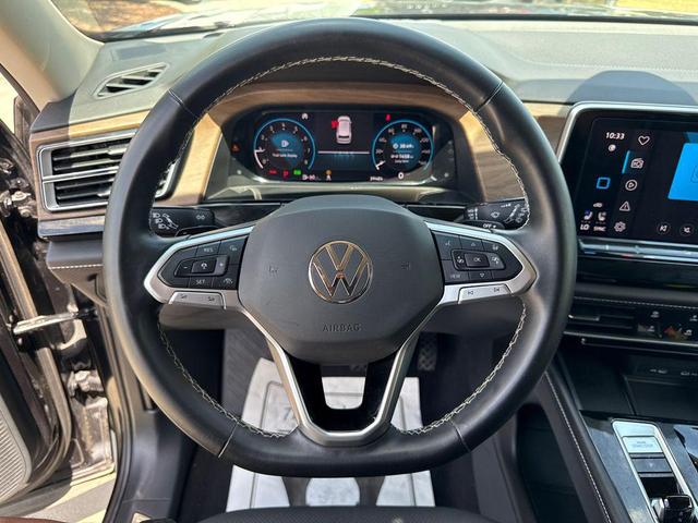 Photo of 2024 Deep Black Pearl Volkswagen Atlas