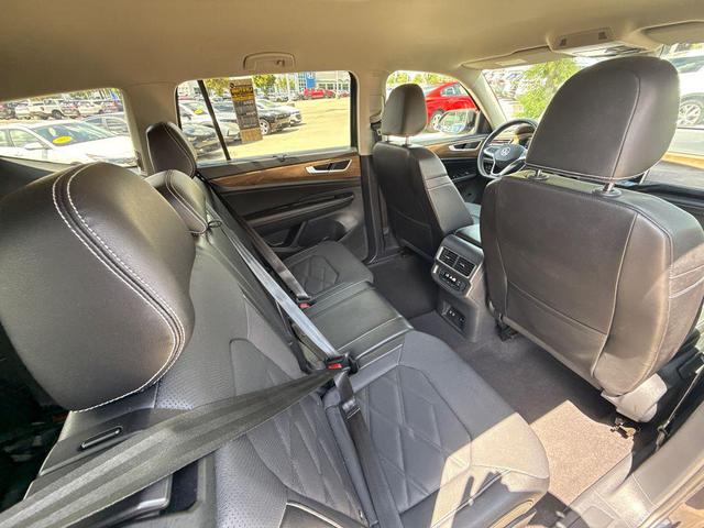 Photo of 2024 Deep Black Pearl Volkswagen Atlas