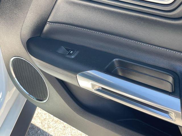 Photo of 2022 Oxford White Ford Mustang