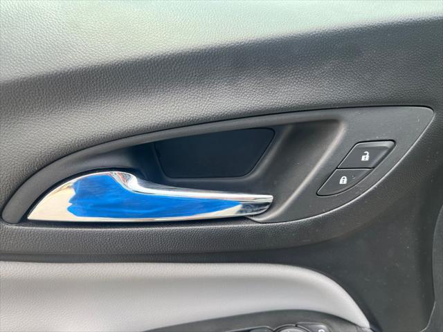 Photo of 2021 Summit White Chevrolet Equinox