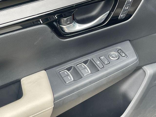 Photo of 2023 sparkle silver metallic Honda CR-V