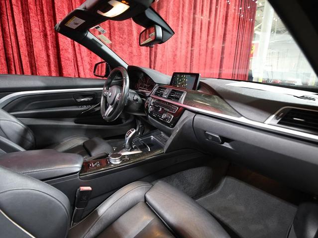 Photo of 2018 Black Sapphire Metallic BMW 440