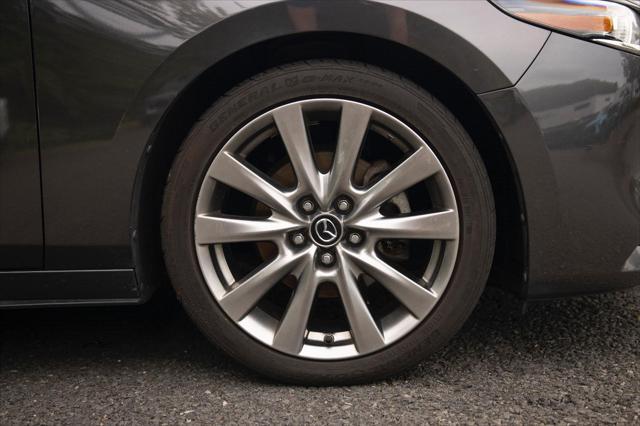 Photo of 2021 Machine Gray Metallic Mazda Mazda3