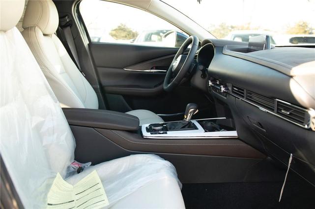 Photo of 2025 Snowflake White Pearl Mica Mazda CX-30