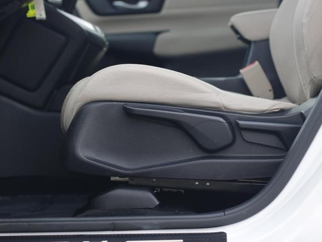 Photo of 2017 White Diamond Pearl Honda CR-V