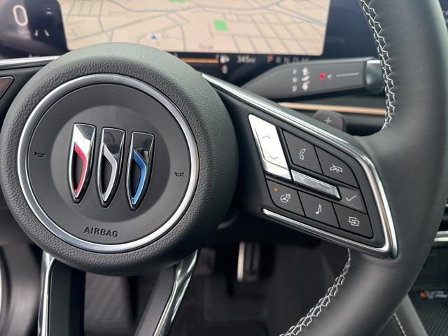 Photo of 2025 White Frost Tricoat Buick Envision