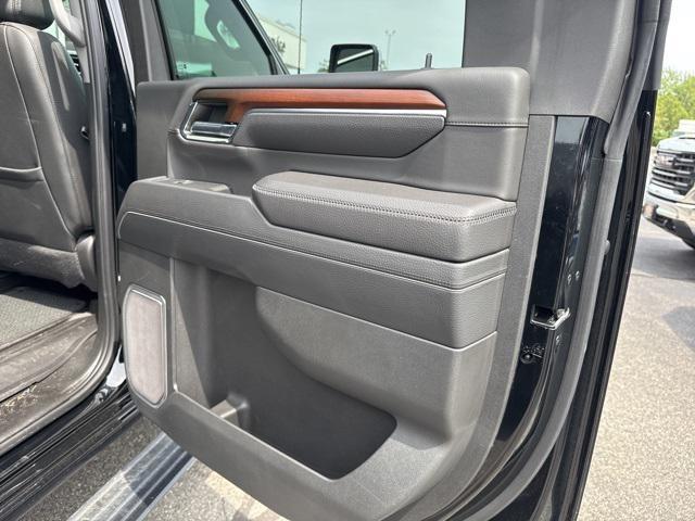 Photo of 2024 Onyx Black GMC Sierra 2500