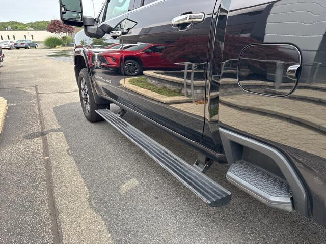 Photo of 2024 Onyx Black GMC Sierra 2500