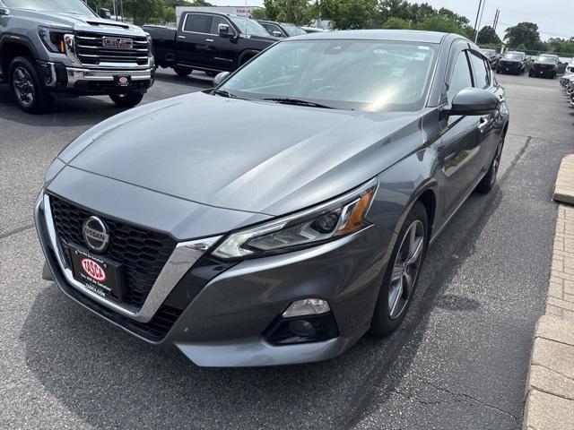 Photo of 2020 Gun Metallic Nissan Altima