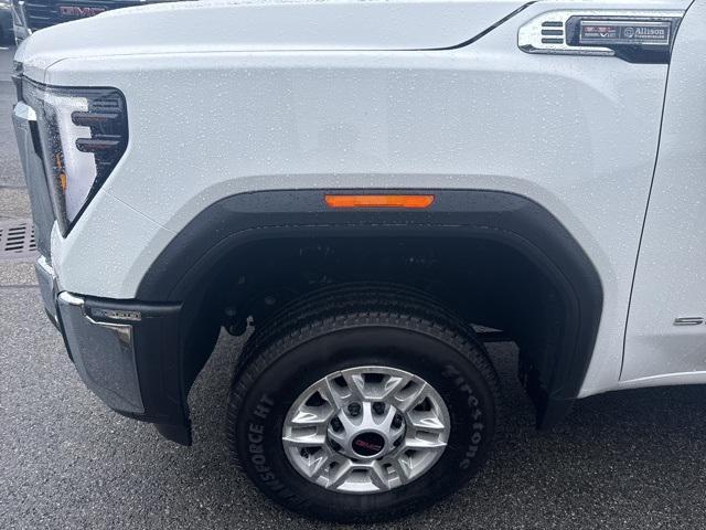 Photo of 2025 Summit White GMC Sierra 2500