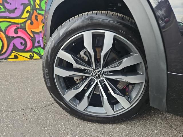 Photo of 2022 Deep Black Pearl Volkswagen Atlas