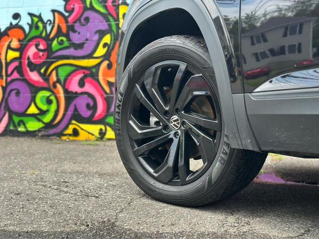 Photo of 2022 Deep Black Pearl Volkswagen Atlas