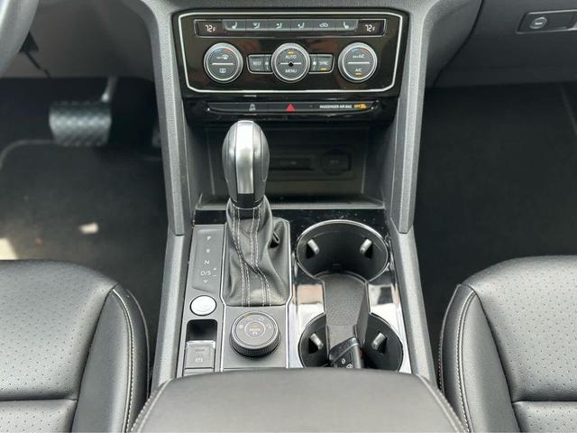Photo of 2022 Deep Black Pearl Volkswagen Atlas