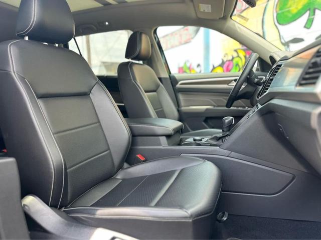 Photo of 2022 Deep Black Pearl Volkswagen Atlas