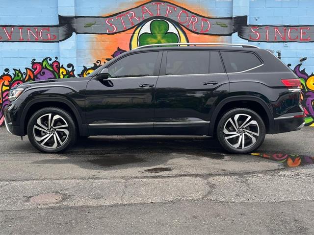 Photo of 2022 Deep Black Pearl Volkswagen Atlas