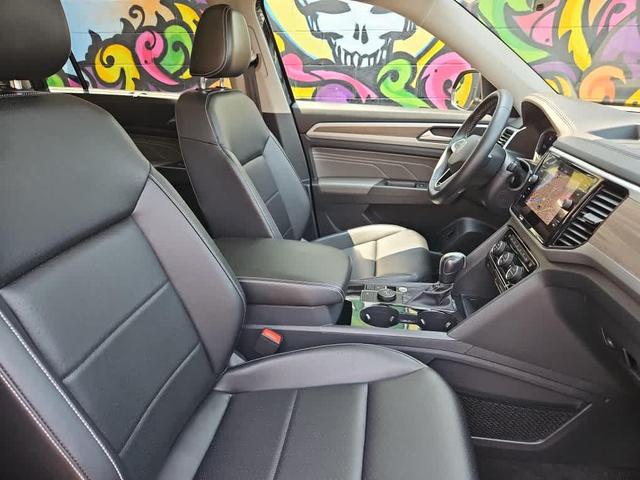 Photo of 2022 Deep Black Pearl Volkswagen Atlas