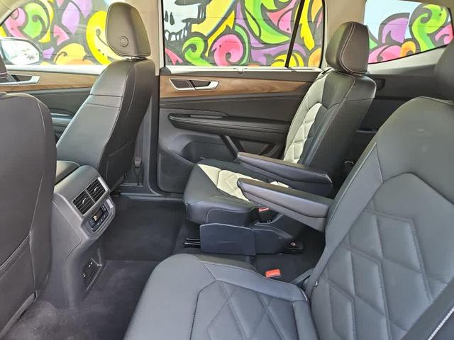 Photo of 2024 Pure White Volkswagen Atlas
