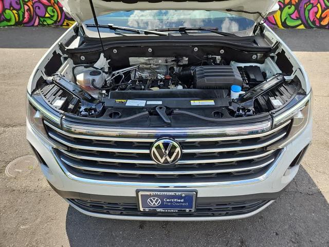 Photo of 2024 Pure White Volkswagen Atlas