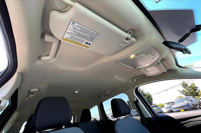 Photo of 2015 Oxford White Ford Escape