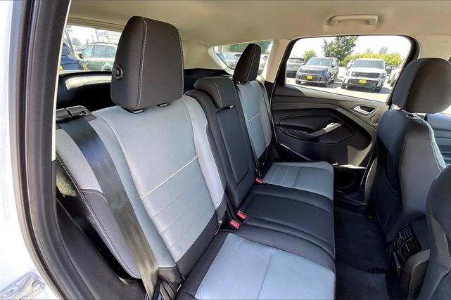 Photo of 2015 Oxford White Ford Escape