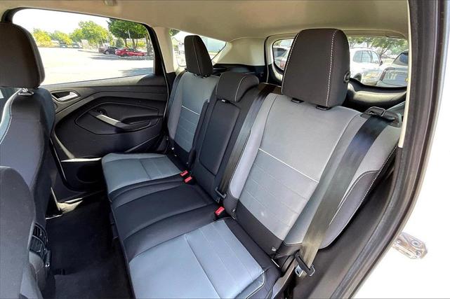 Photo of 2015 Oxford White Ford Escape