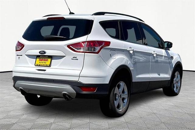 Photo of 2015 Oxford White Ford Escape