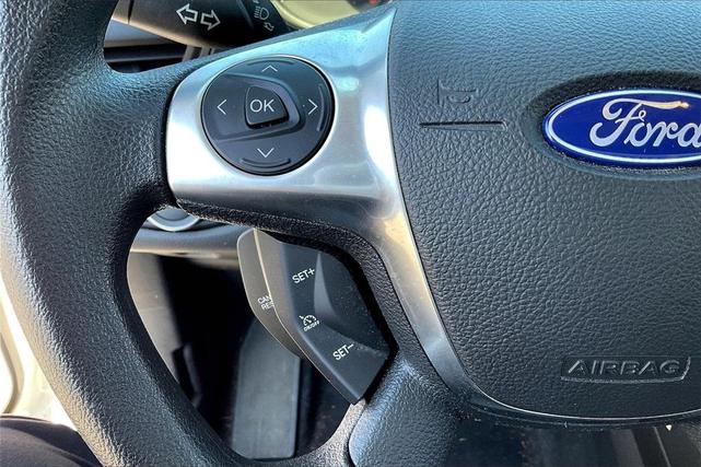 Photo of 2015 Oxford White Ford Escape