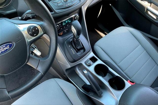 Photo of 2015 Oxford White Ford Escape