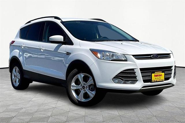 Photo of 2015 Oxford White Ford Escape