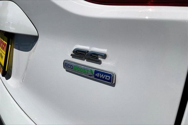 Photo of 2015 Oxford White Ford Escape