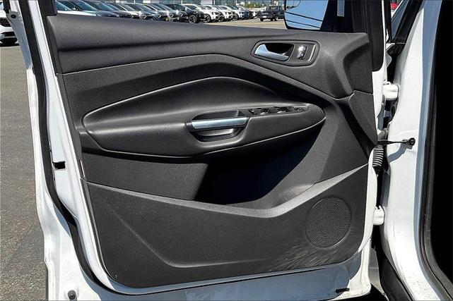 Photo of 2015 Oxford White Ford Escape