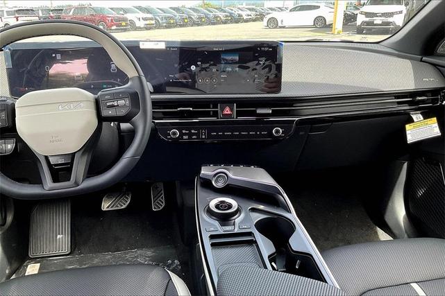 Photo of 2025 Glacier White Pearl Kia EV6