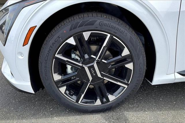 Photo of 2025 Glacier White Pearl Kia EV6