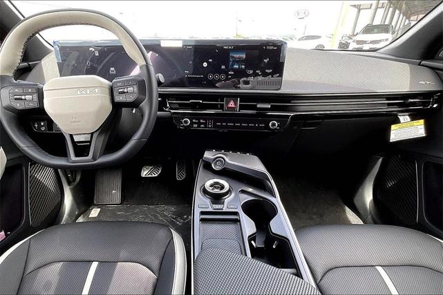 Photo of 2025 Glacier White Pearl Kia EV6