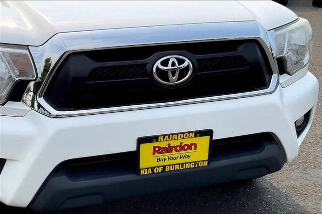 Photo of 2015 Super White Toyota Tacoma