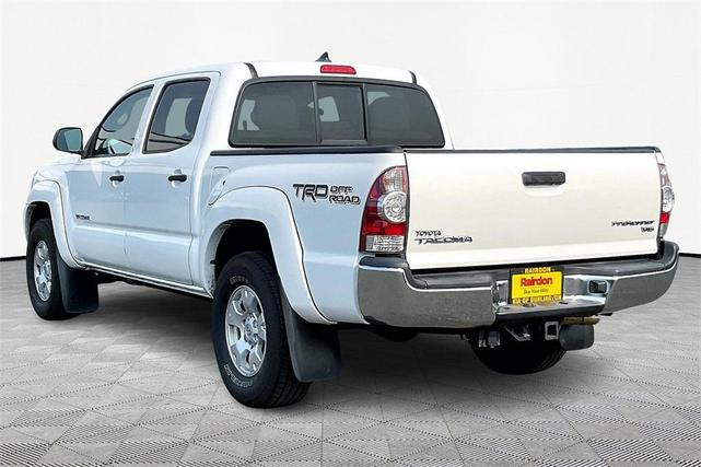 Photo of 2015 Super White Toyota Tacoma